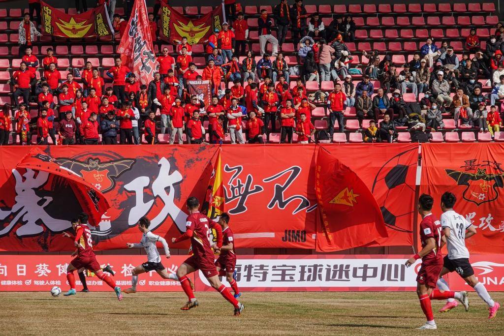 包含战火重燃，球场上的激情斗志点燃观众热情的词条