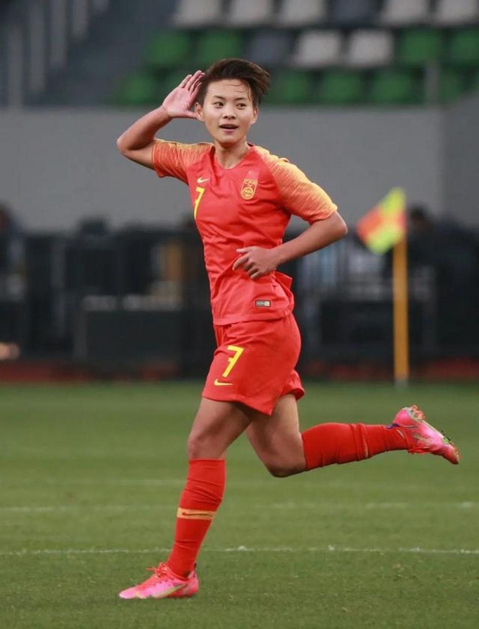 中国女足备战全运会足球比赛，球队士气高涨